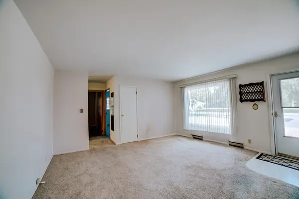 100 W Herron CT, Watseka, IL 60970