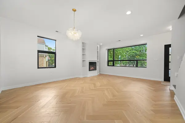 3027 N Elbridge AVE, Chicago, IL 60618