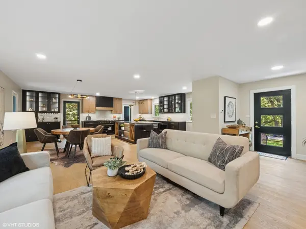 600 Eton DR, North Barrington, IL 60010