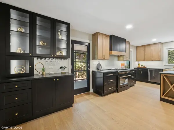 600 Eton DR, North Barrington, IL 60010