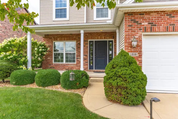 1219 Longford LN, Bloomington, IL 61704
