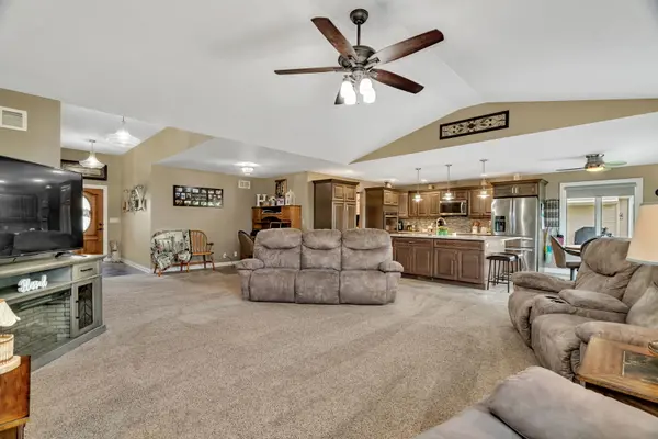 80 E Spring RD, Coal City, IL 60416