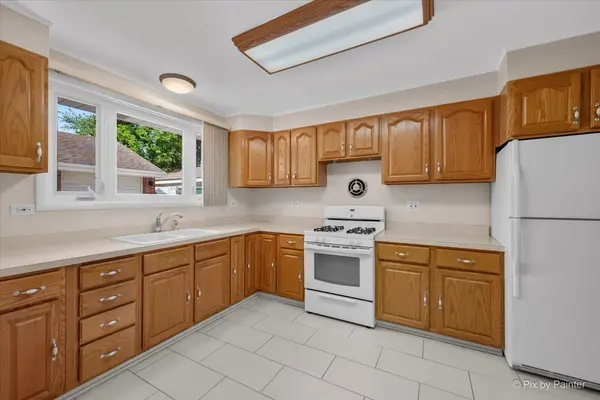 769 E Thacker ST, Des Plaines, IL 60016