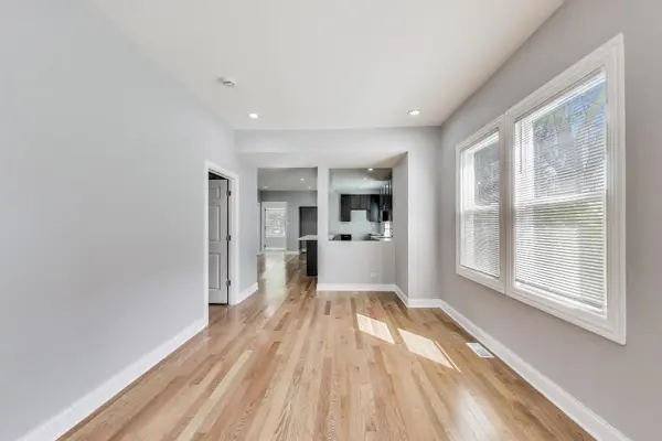 5828 W Iowa ST, Chicago, IL 60651