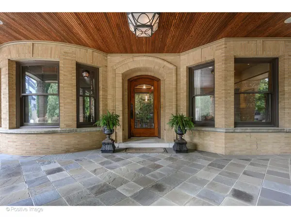 536 W Barry AVE, Chicago, IL 60657