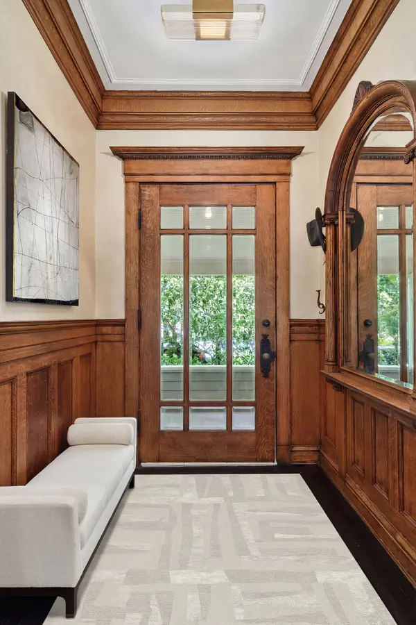 536 W Barry AVE, Chicago, IL 60657