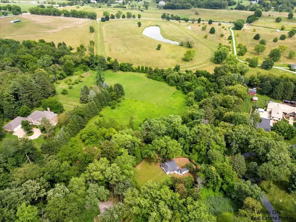 80A Ridgecroft LN, Barrington Hills, IL 60010