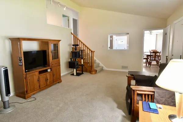 16411 Claire LN, South Holland, IL 60473