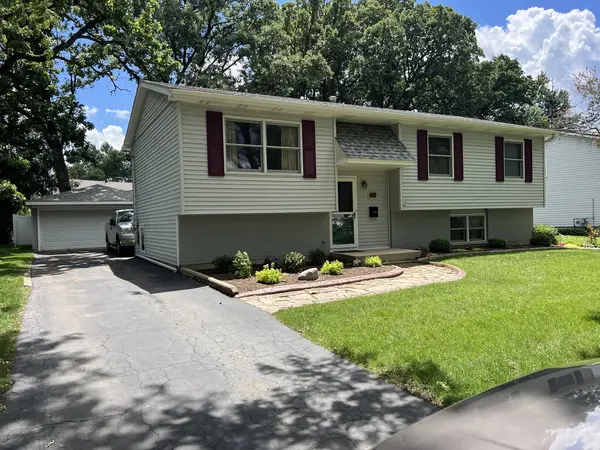 2713 Ravinia LN, Woodridge, IL 60517