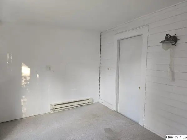 405 E Main, Laharp(*), IL 61450