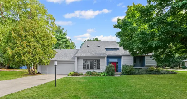 1914 Woodfield RD, Champaign, IL 61822
