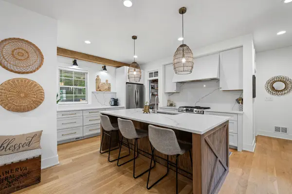 204 Country Commons RD, Trout Valley, IL 60013