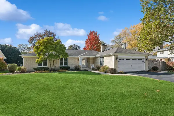 1580 Whitman LN, Wheaton, IL 60189