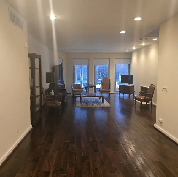 29 E Scott ST, Chicago, IL 60610
