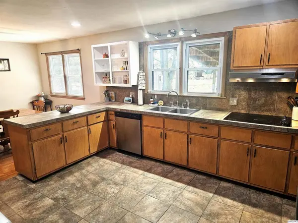803 Maas RD, Quincy, IL 62305
