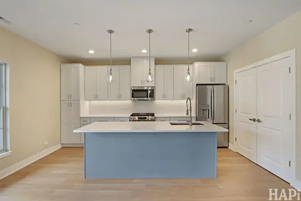 319 S Glendale AVE #204, Barrington, IL 60010