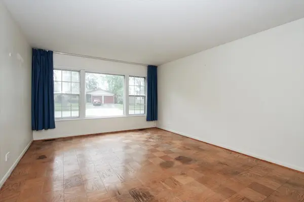 254 MULBERRY LN, Elk Grove Village, IL 60007