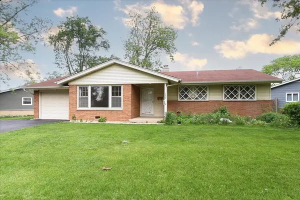 254 MULBERRY LN, Elk Grove Village, IL 60007