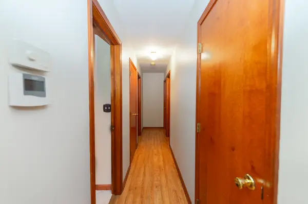 17 N Weston AVE, Elgin, IL 60123