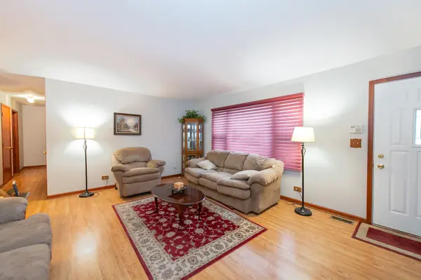 17 N Weston AVE, Elgin, IL 60123