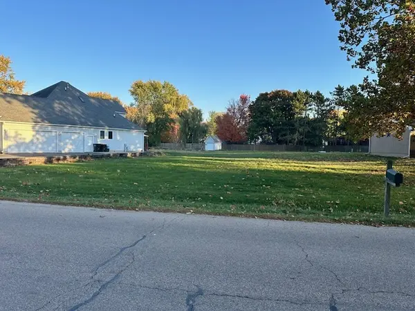 876 HOLIDAY DR, Lake Holiday, IL 60548