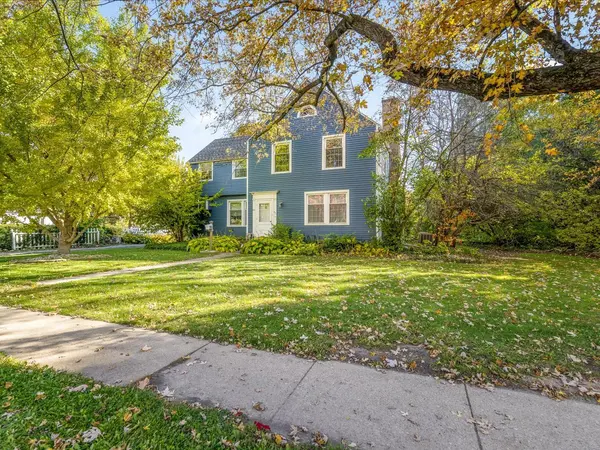 615 Dean ST, Woodstock, IL 60098