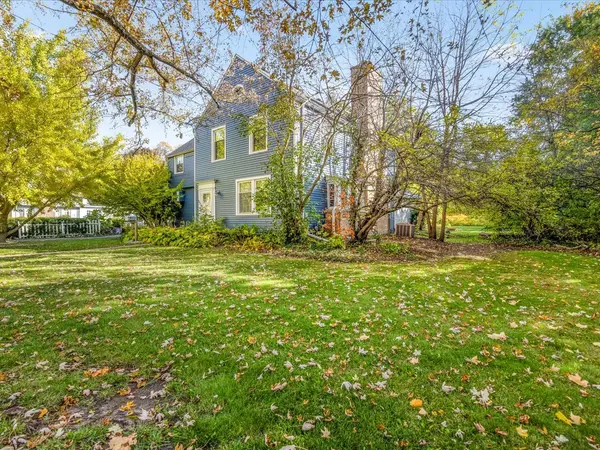 615 Dean ST, Woodstock, IL 60098