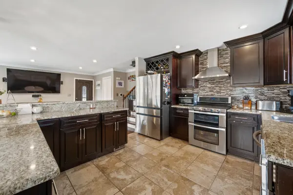 8426 W Betty TER, Niles, IL 60714