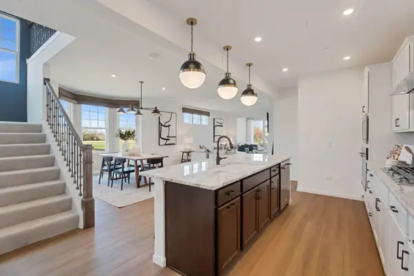 1421 Preserve DR #18, Carol Stream, IL 60188