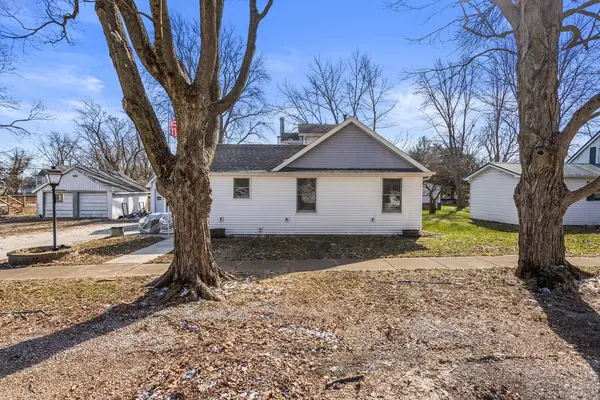 16 N locust ST, Pesotum, IL 61863