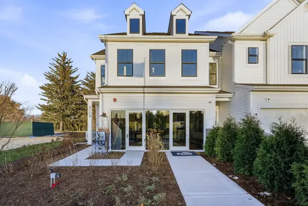 2027 Kensington LN #03001, Hoffman Estates, IL 60169
