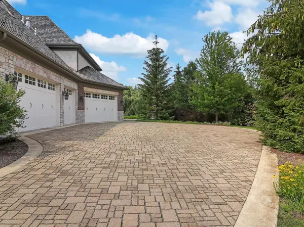 34 Abbey Woods DR, Barrington Hills, IL 60010