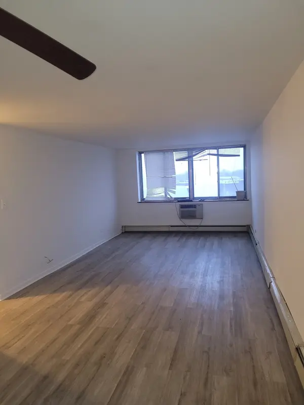 9745 S Karlov AVE #610, Oak Lawn, IL 60453