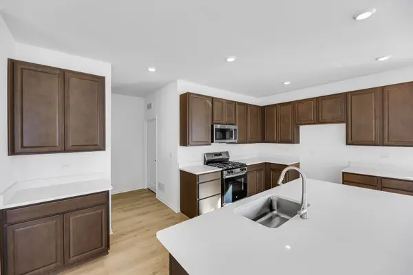 393 S Constitution DR, Aurora, IL 60506
