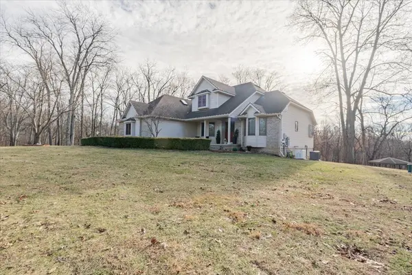 5000 Silverado LN, Clinton, IL 61727