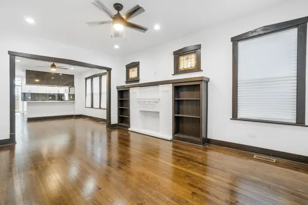 5526 S Albany AVE, Chicago, IL 60629