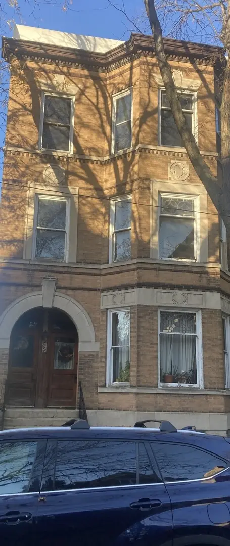 2042 W Walton ST, Chicago, IL 60622