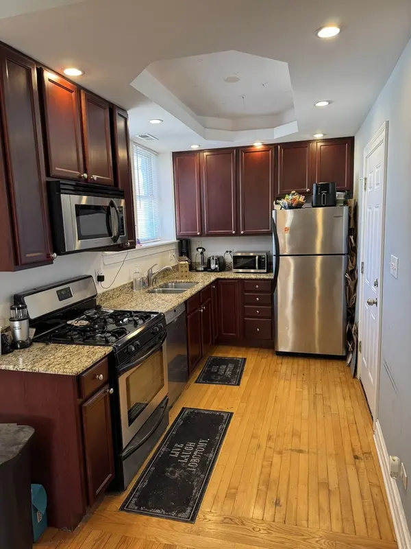 2008 W Greenleaf AVE #3, Chicago, IL 60645
