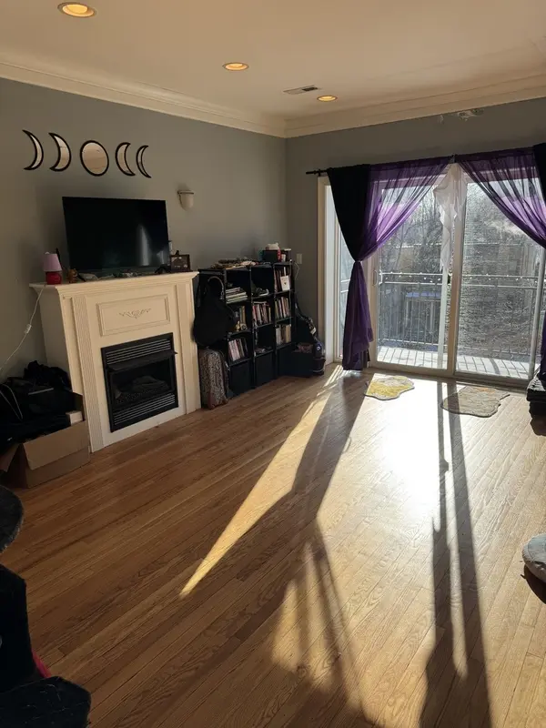 2008 W Greenleaf AVE #3, Chicago, IL 60645
