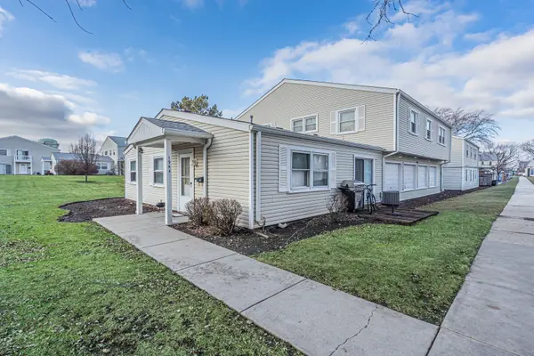 194 Robert CT #A, Bartlett, IL 60103