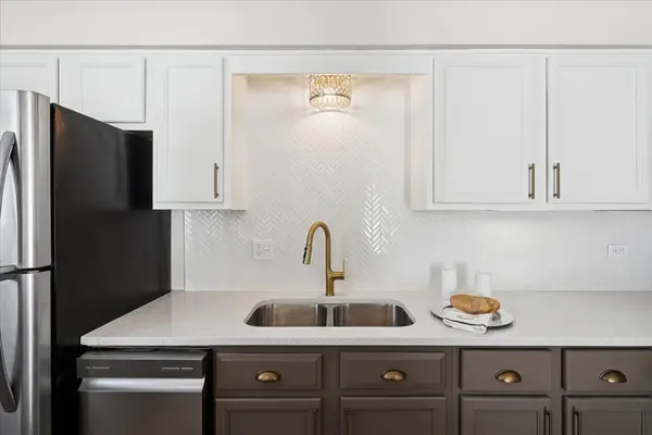 501 Carlysle DR #7, Clarendon Hills, IL 60514