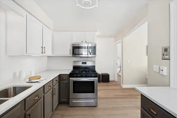 501 Carlysle DR #7, Clarendon Hills, IL 60514