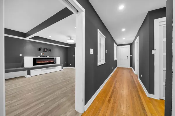 7515 W DOUGLAS AVE, Summit, IL 60501