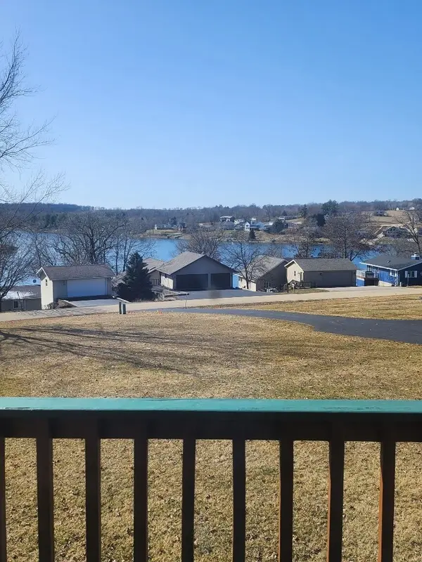 1-80 Farragut LN, Lake Carroll, IL 61046