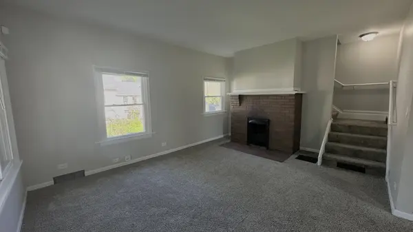 453 Addison ST, Elgin, IL 60120