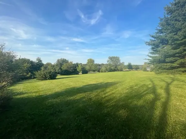 208 Flambeau LN, Dixon, IL 61021