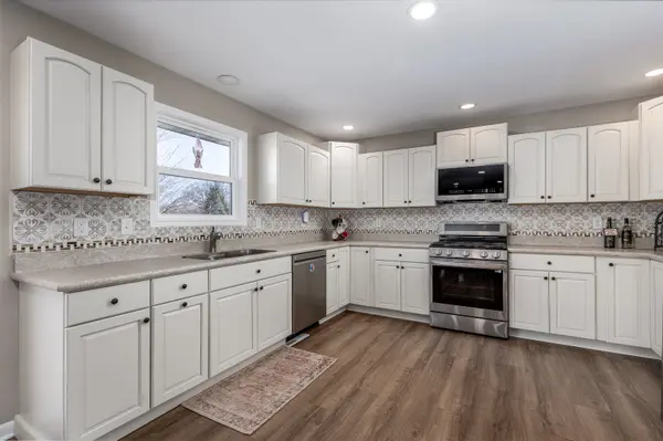 4 Maplewood LN, Ottawa, IL 61350