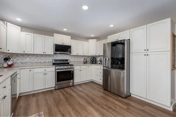 4 Maplewood LN, Ottawa, IL 61350