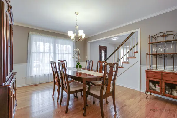 1515 Forever AVE, Libertyville, IL 60048