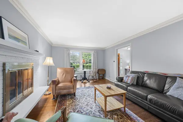 703 E Thomas ST, Arlington Heights, IL 60004